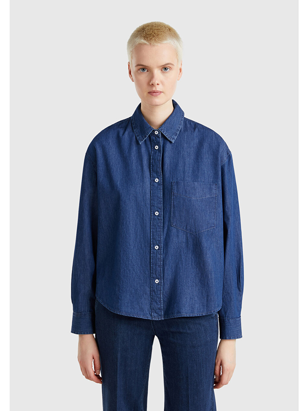 United Colors Of Benetton Kadın Koyu Mavi %100 Pamuk Göğüs Cepli Yanları Yuvarlak Kesimli Denim Gömlek