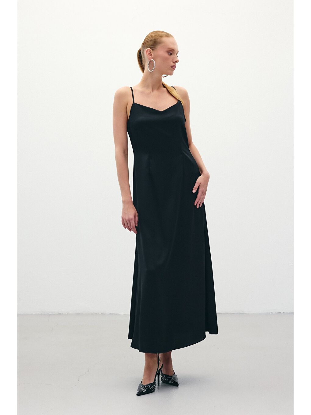 Askılı Uzun Saten Elbise - Siyah-1