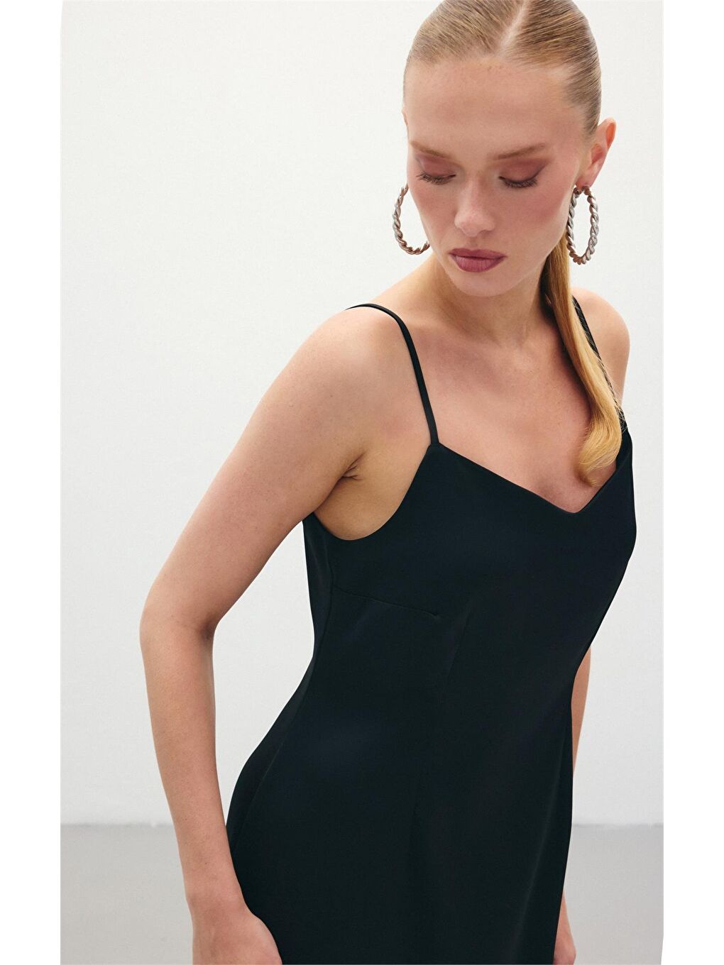 Askılı Uzun Saten Elbise - Siyah-4