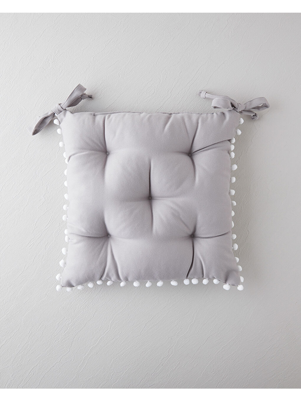 Puff Ponponlu Tekli Sandalye Minderi 40x40 cm Açık Gri
