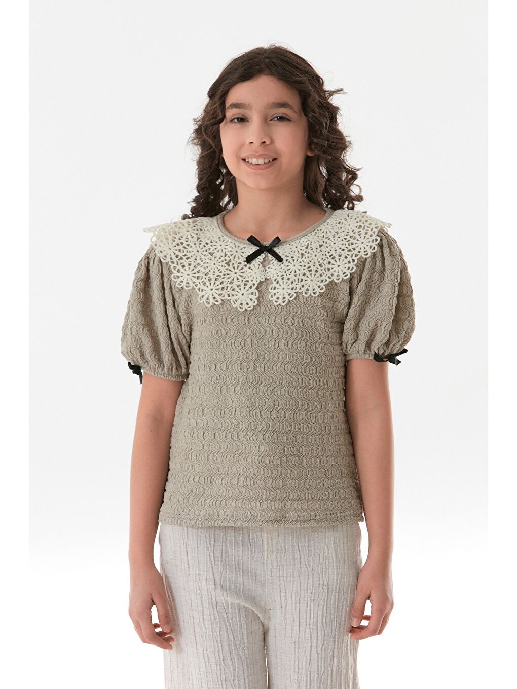 Bej Fiyonk Ve Dantel Detaylı Kız Çocuk Bluz-2