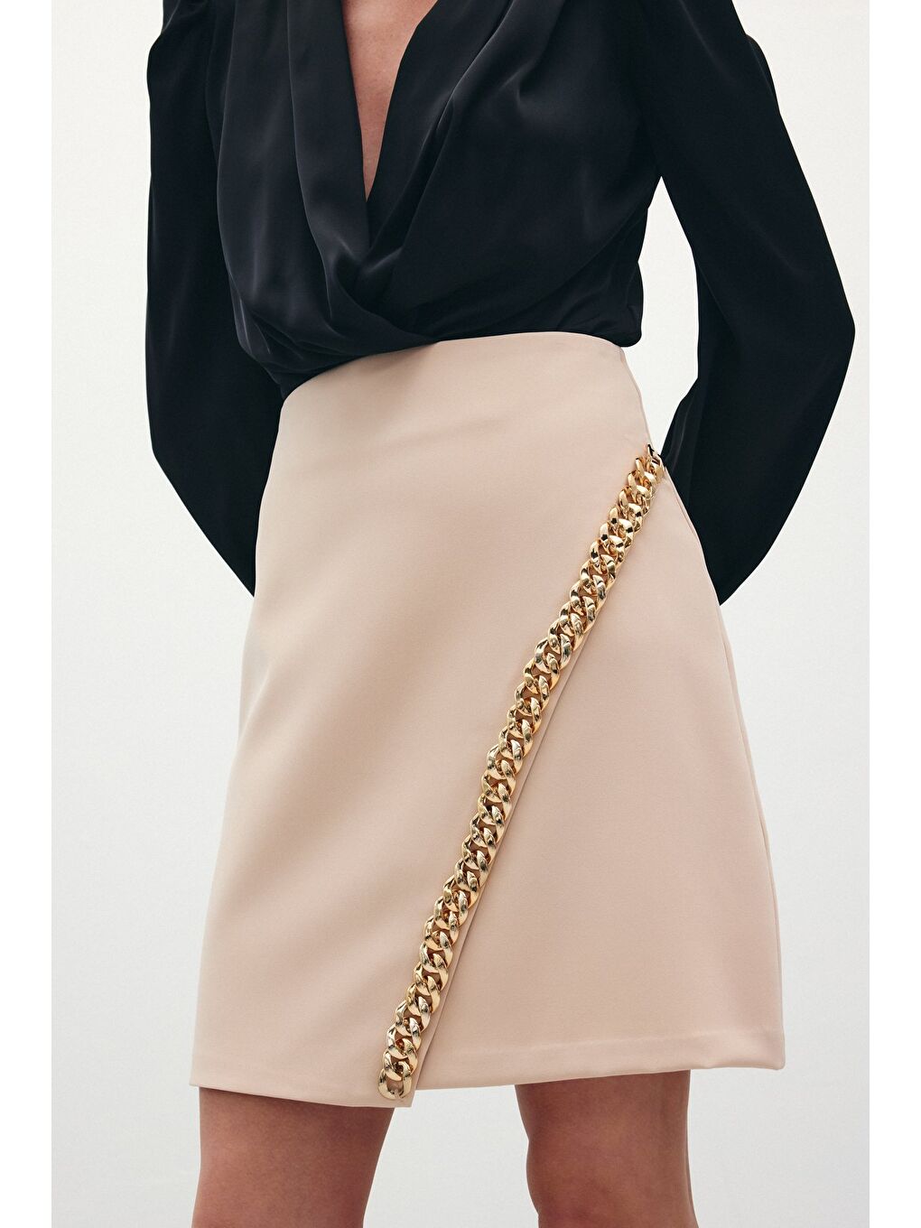 Zincir Aksesuarlı Mini Etek - Bej-5