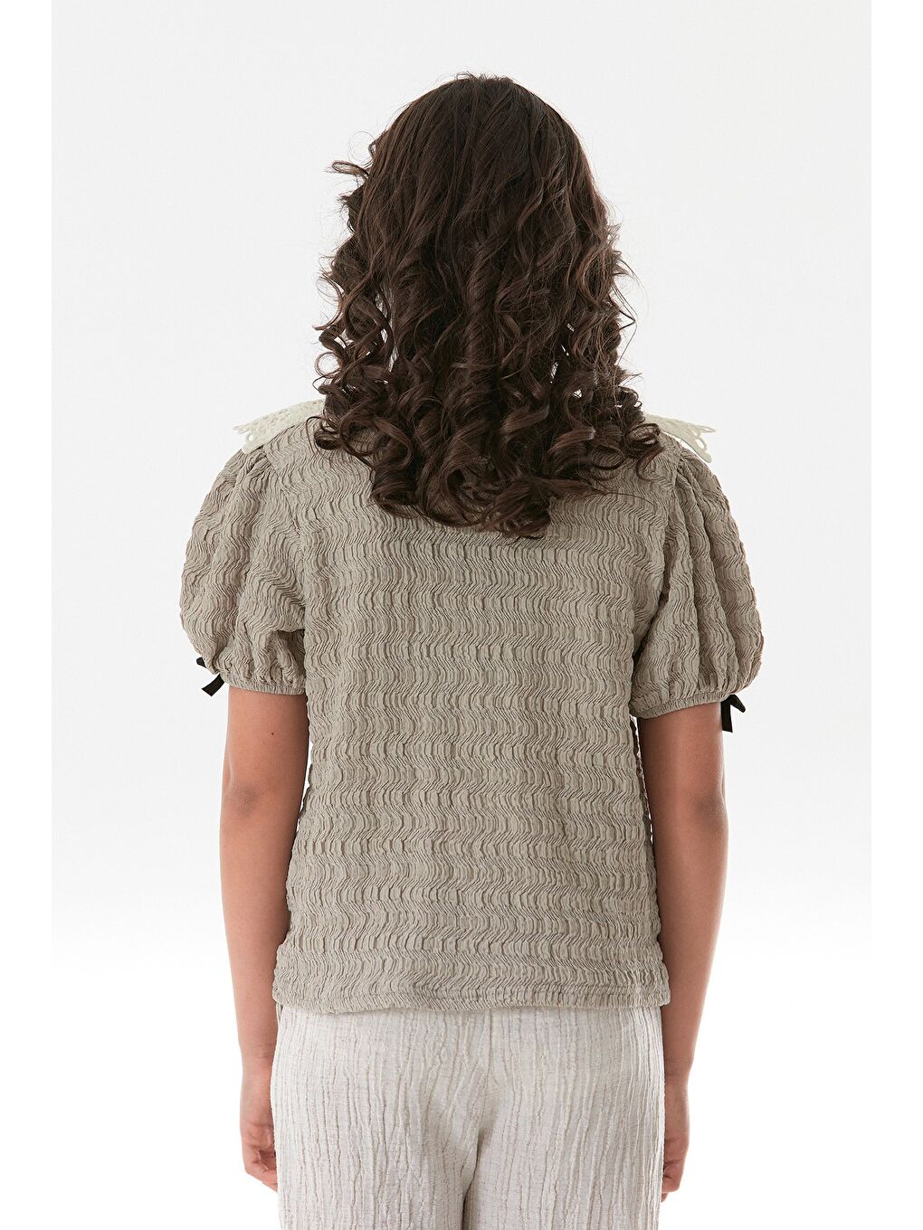 Bej Fiyonk Ve Dantel Detaylı Kız Çocuk Bluz-3