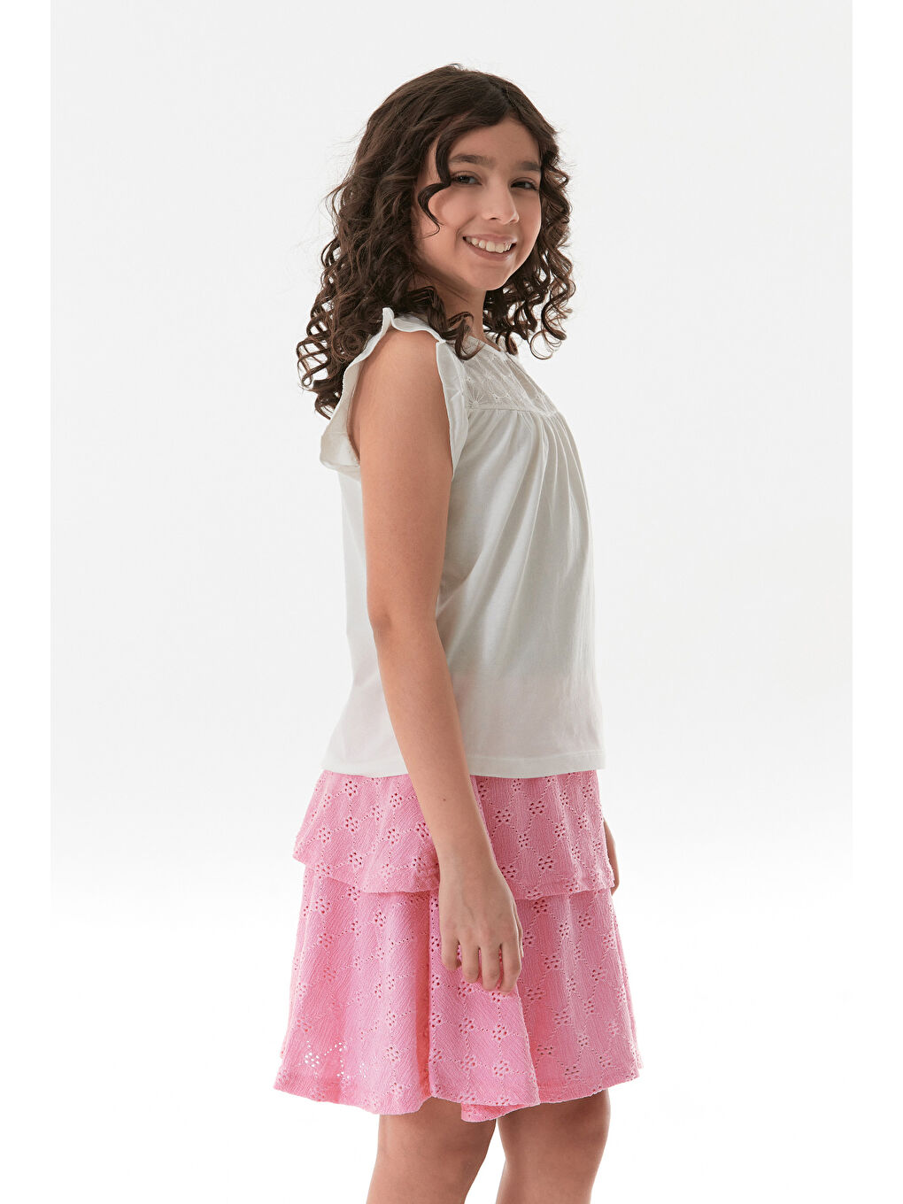 Ekru Kolu Fırfırlı Çiçek Nakışlı Kız Çocuk Bluz-3