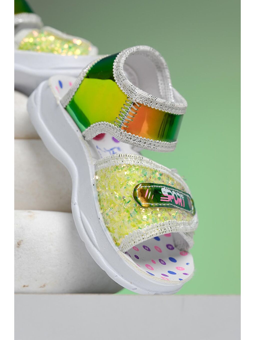 Yeşil Yum Hologram Desenli Cırtlı Kız Bebek Sandalet-2