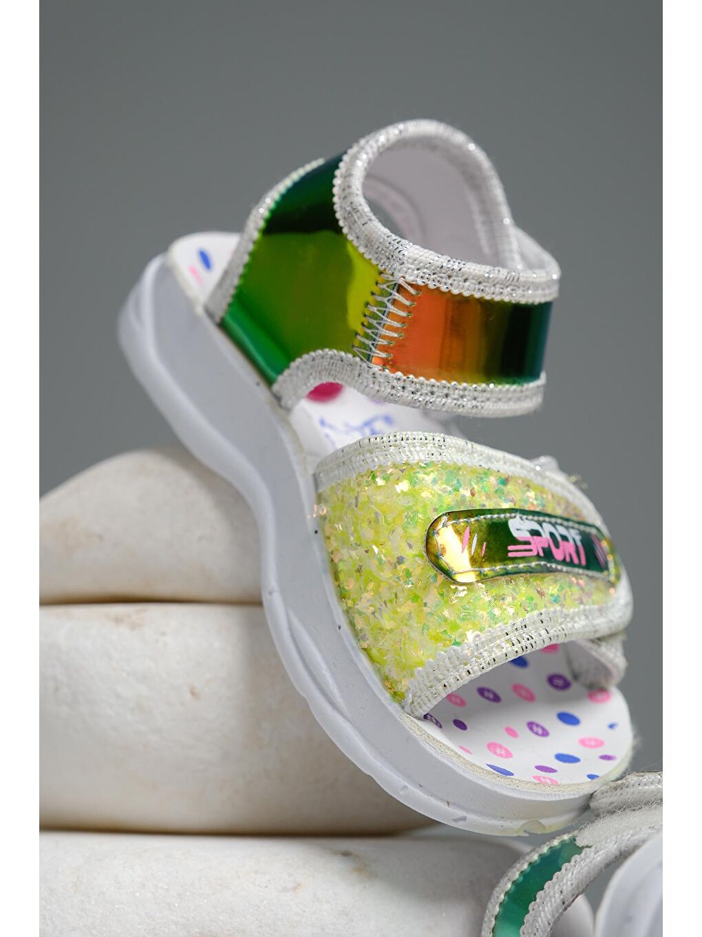 Yeşil Yum Hologram Desenli Cırtlı Kız Bebek Sandalet-4