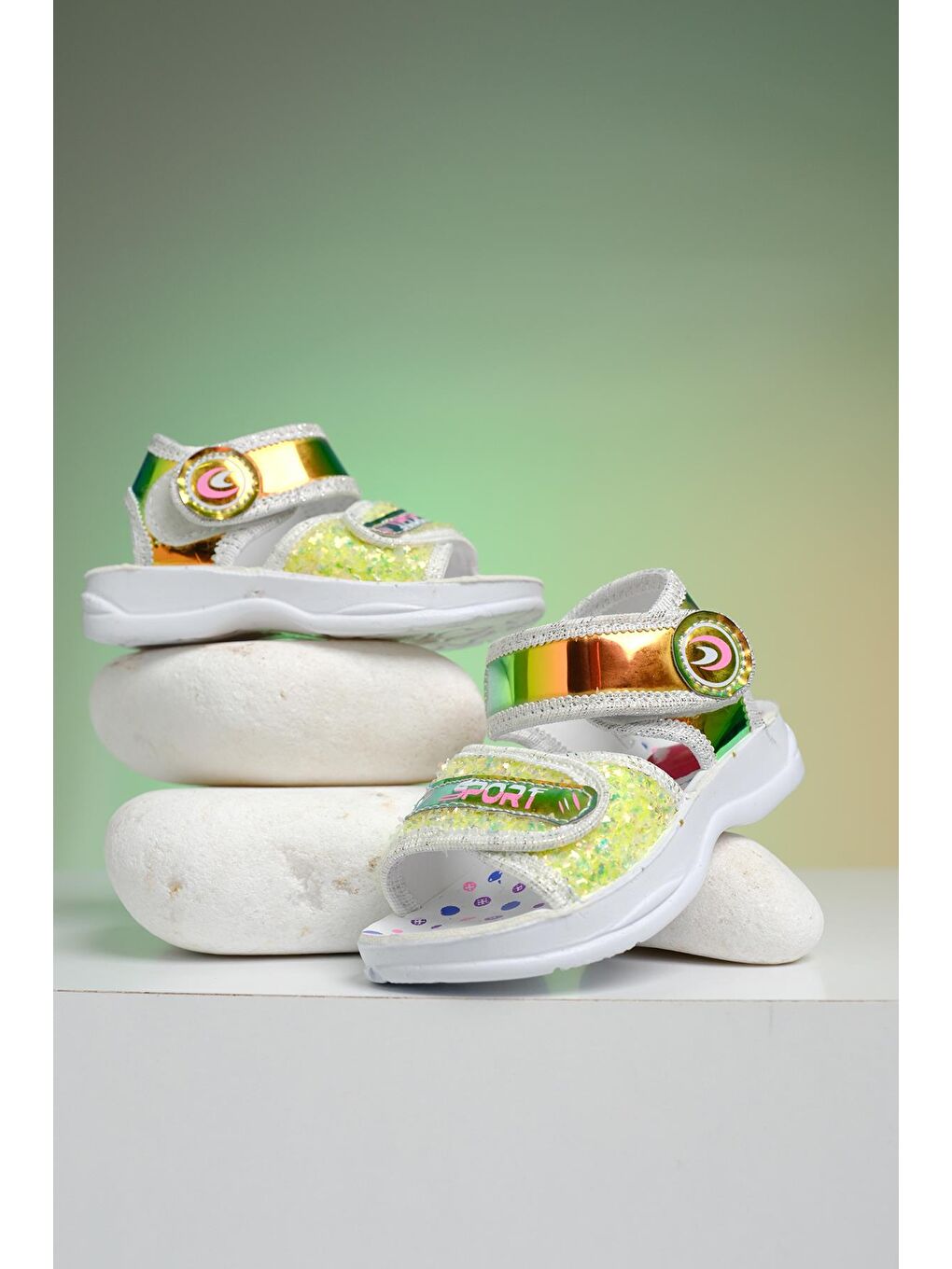 Yeşil Yum Hologram Desenli Cırtlı Kız Bebek Sandalet-5