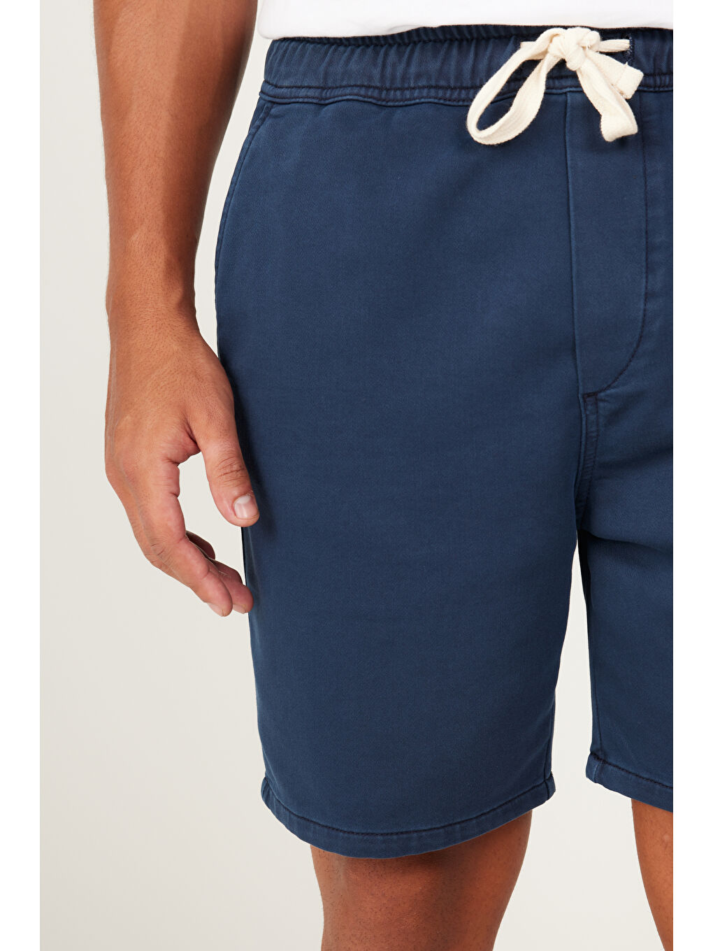 Erkek Lacivert Slim Fit Dar Kesim Yan Cepli Pamuklu Esnek Şort-3