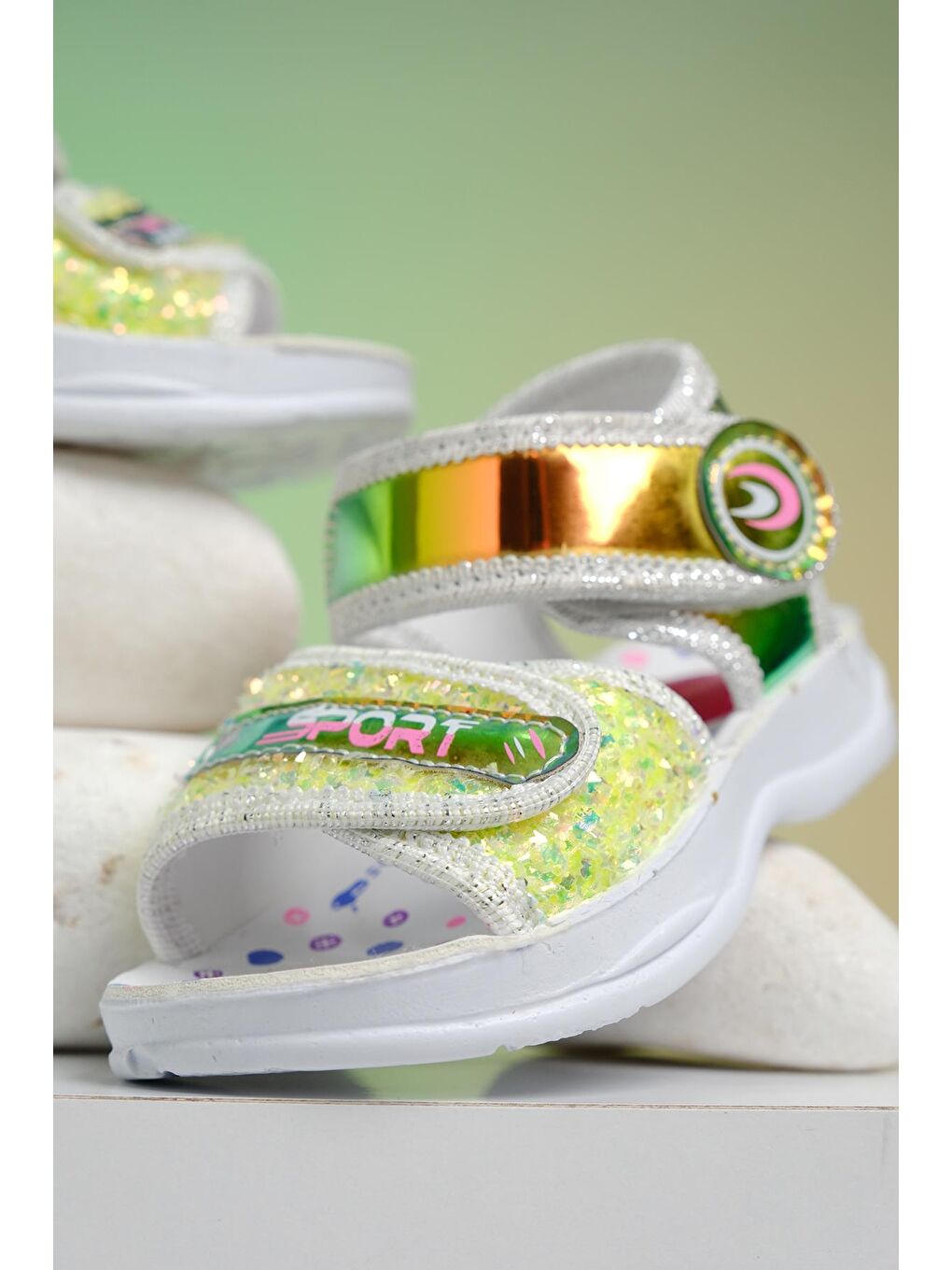 Yeşil Yum Hologram Desenli Cırtlı Kız Bebek Sandalet-6