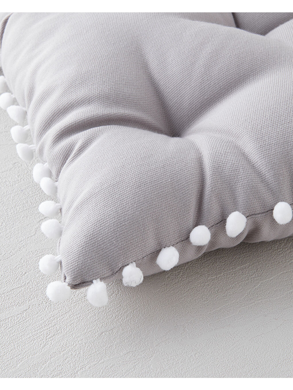 Puff Ponponlu Tekli Sandalye Minderi 40x40 cm Açık Gri-1