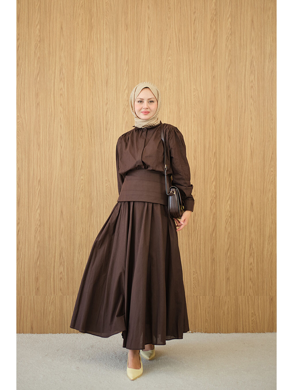 Kadın Gizli Düğmeli Beli Kuşaklı Gömlek Yaka Takım Kahverengi