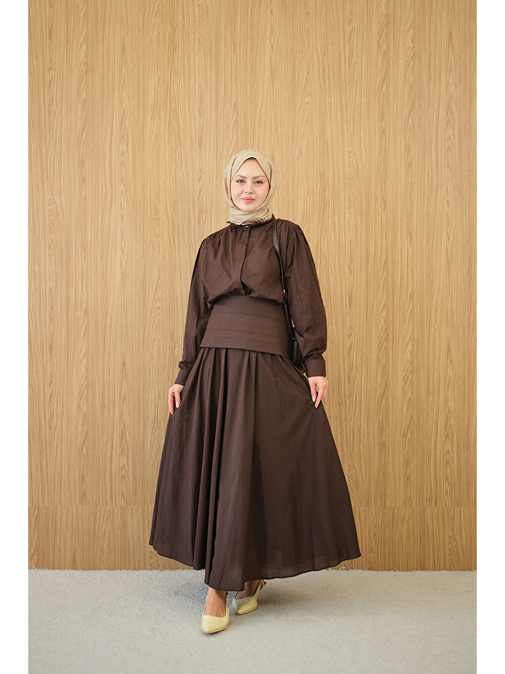 Kadın Gizli Düğmeli Beli Kuşaklı Gömlek Yaka Takım Kahverengi-1