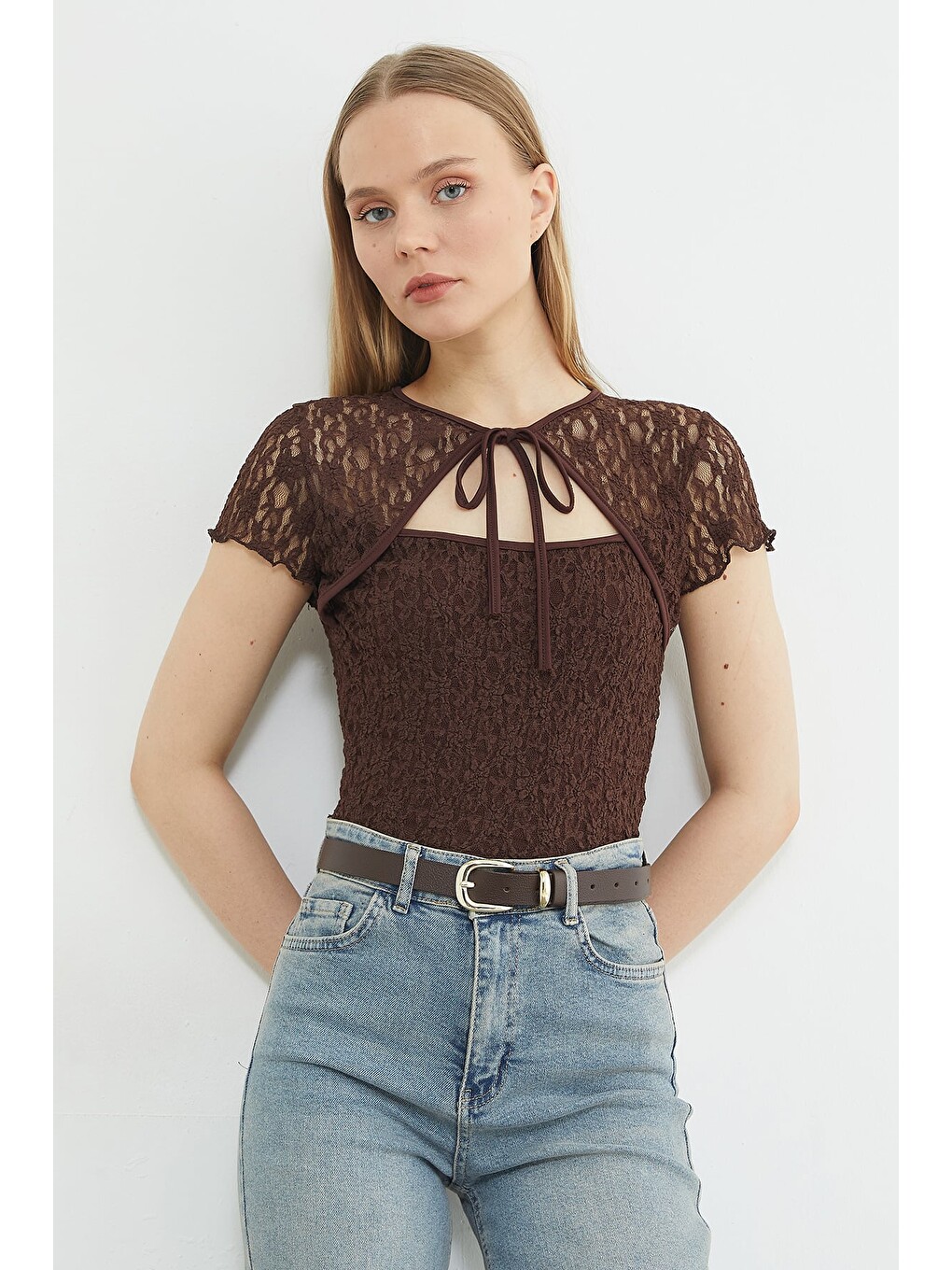 Kahverengi Önü Bağlamalı Dantelli Slim Fit Transparan Bluz