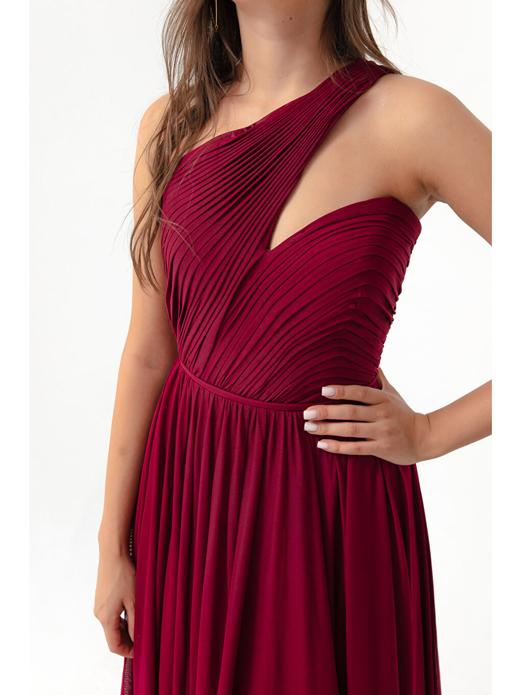 Kadın Bordo Tek Omuz Yırtmaçlı Uzun Abiye Elbise-3