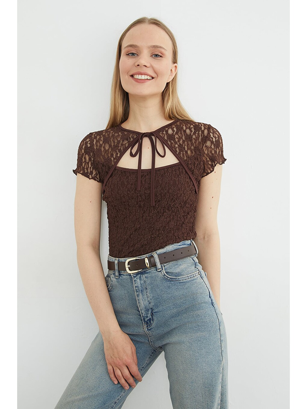 Kahverengi Önü Bağlamalı Dantelli Slim Fit Transparan Bluz-4