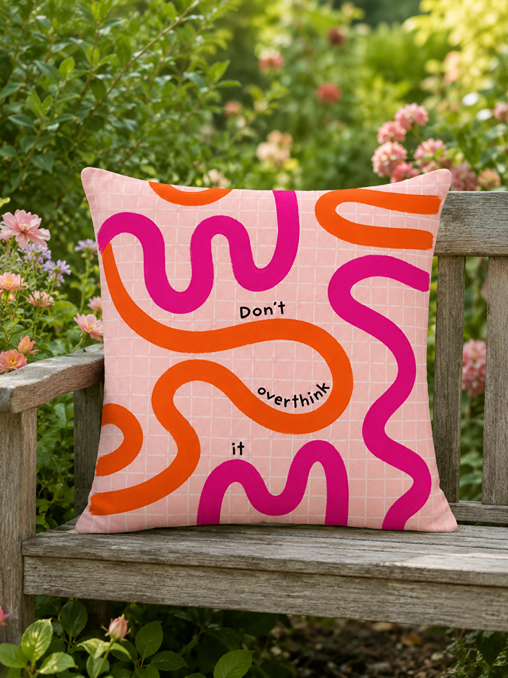 Pembe Turuncu Soyut Çizgili Yazılı Dekoratif Kırlent Kılıfı 43x43 Cm Modern Dekor-1