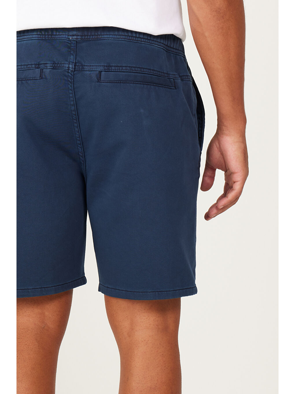Erkek Lacivert Slim Fit Dar Kesim Yan Cepli Pamuklu Esnek Şort-4
