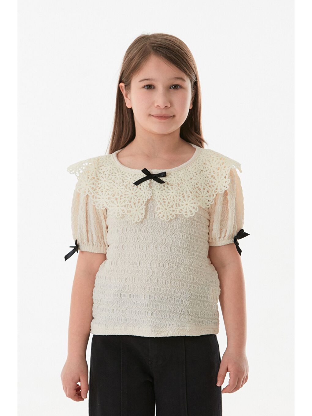 Ekru Fiyonk Ve Dantel Detaylı Bebe Yaka Kız Çocuk Bluz