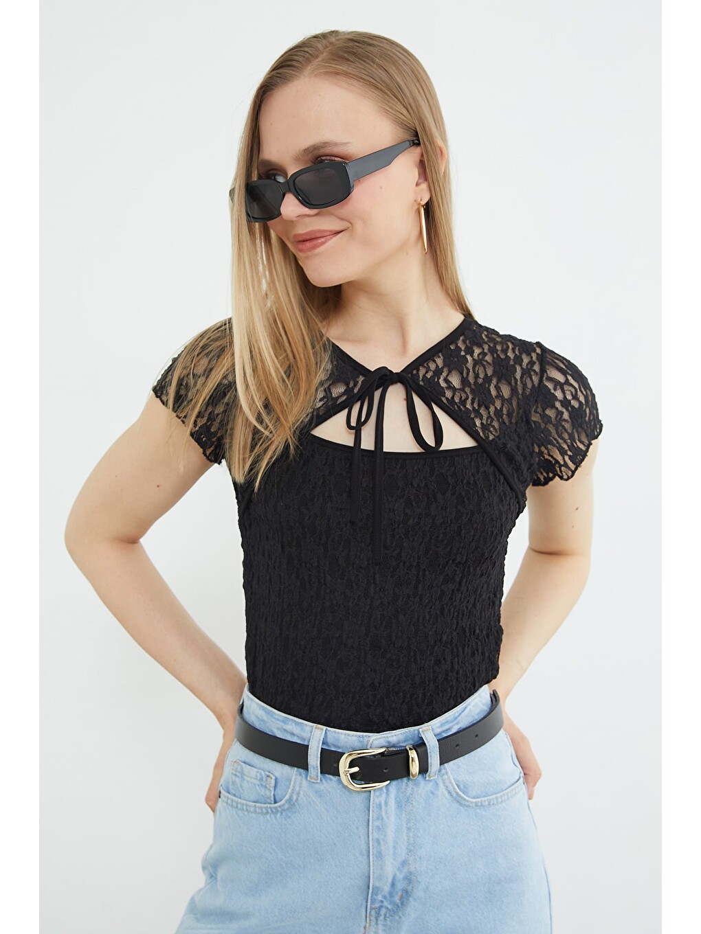 Siyah Önü Bağlamalı Dantelli Slim Fit Transparan Bluz-1