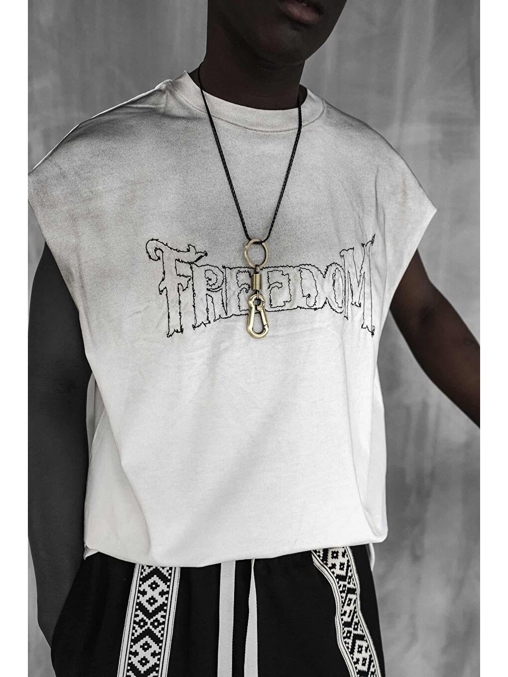 Erkek Önü İşlemeli Oversize Yıkamalı %100 Pamuk Kolsuz Tişört Ekru-1