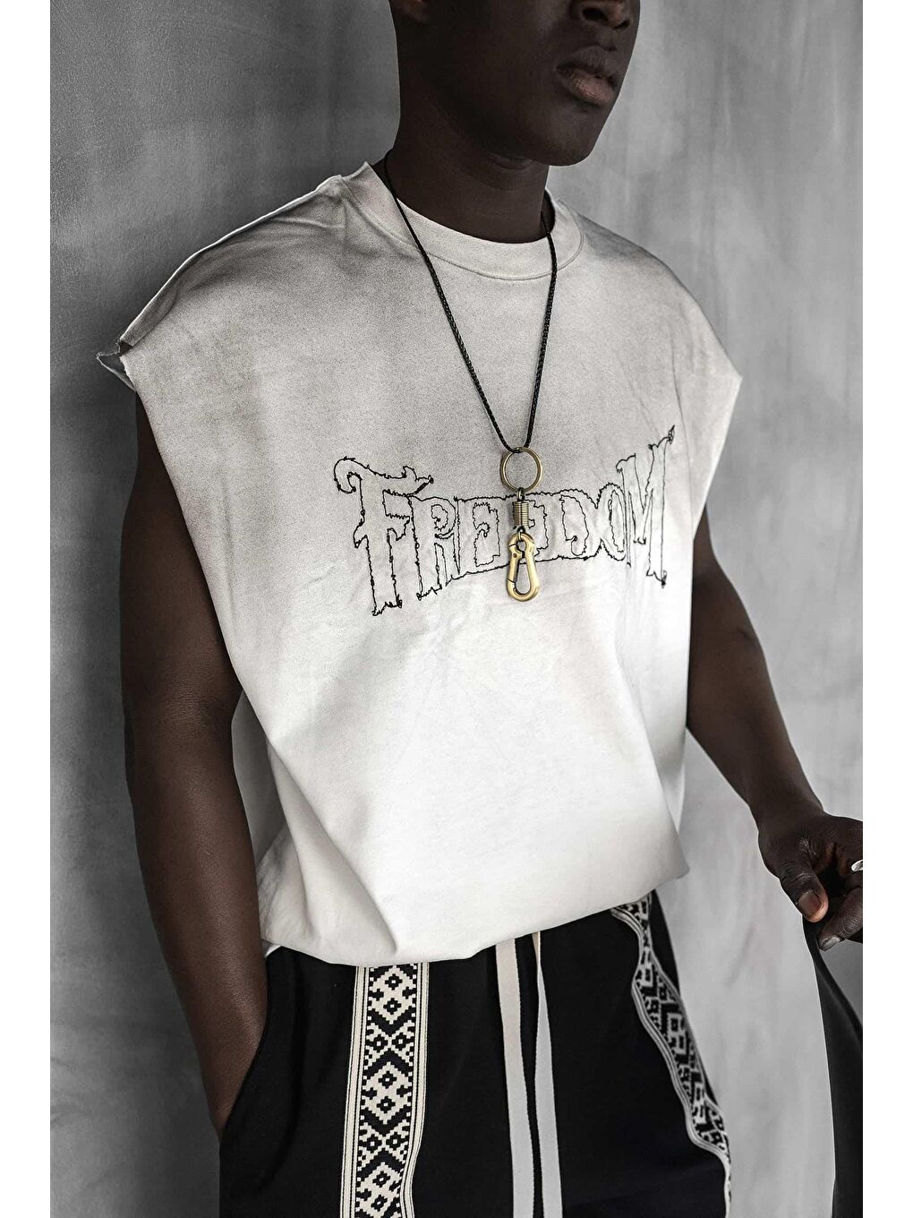 Erkek Önü İşlemeli Oversize Yıkamalı %100 Pamuk Kolsuz Tişört Ekru-3