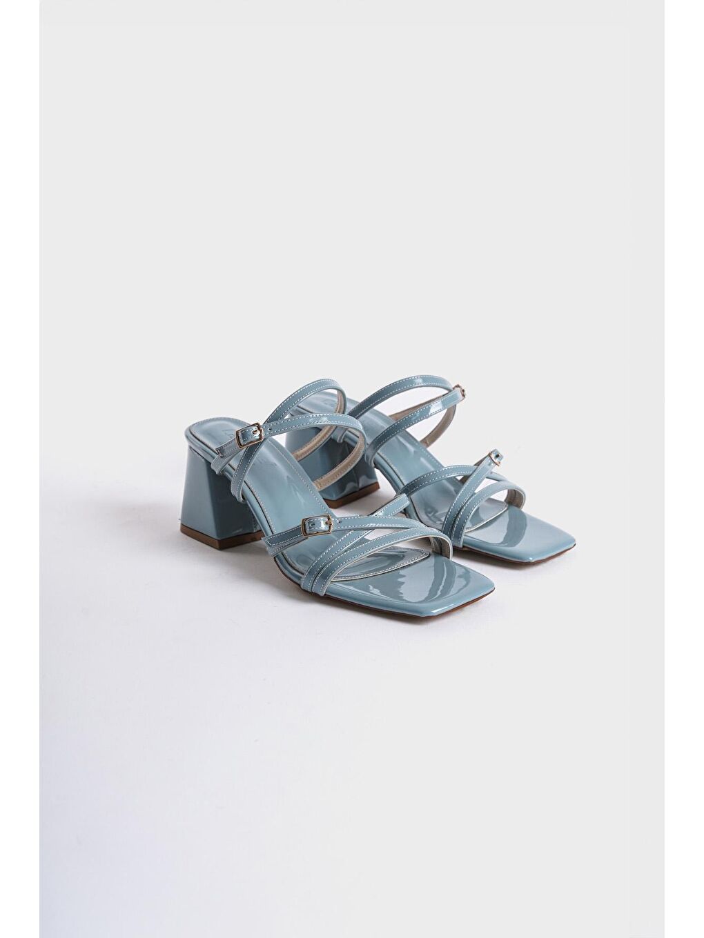 Petrol Kemer Bantlı Orta Topuklu Küt Burunlu Kadın Terlik