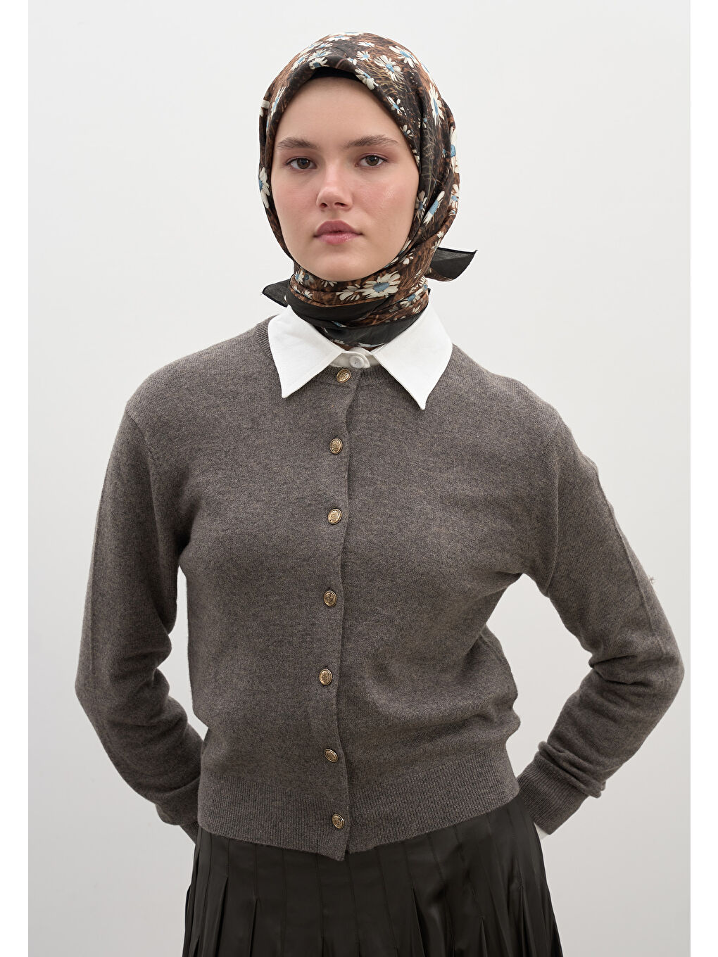 Kahverengi Tıny Daısy Desen Pamuklu Viskon Eşarp Kahve-1