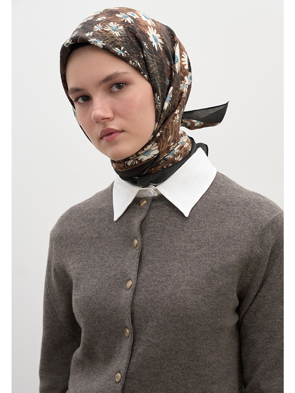 Kahverengi Tıny Daısy Desen Pamuklu Viskon Eşarp Kahve-2