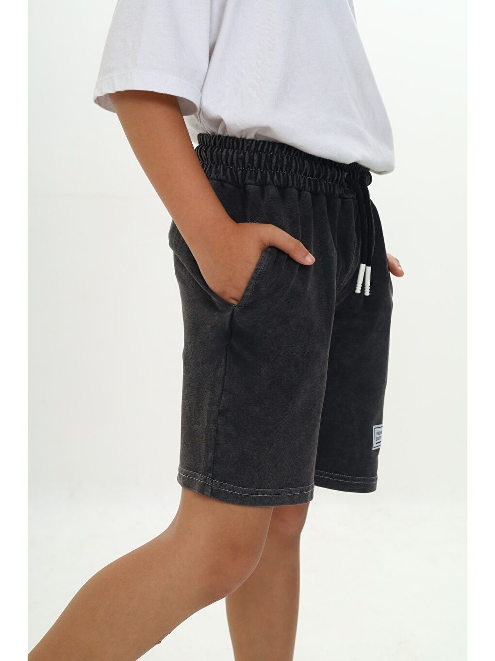 Antrasit Erkek Çocuk Yıkamalı Tişört-1