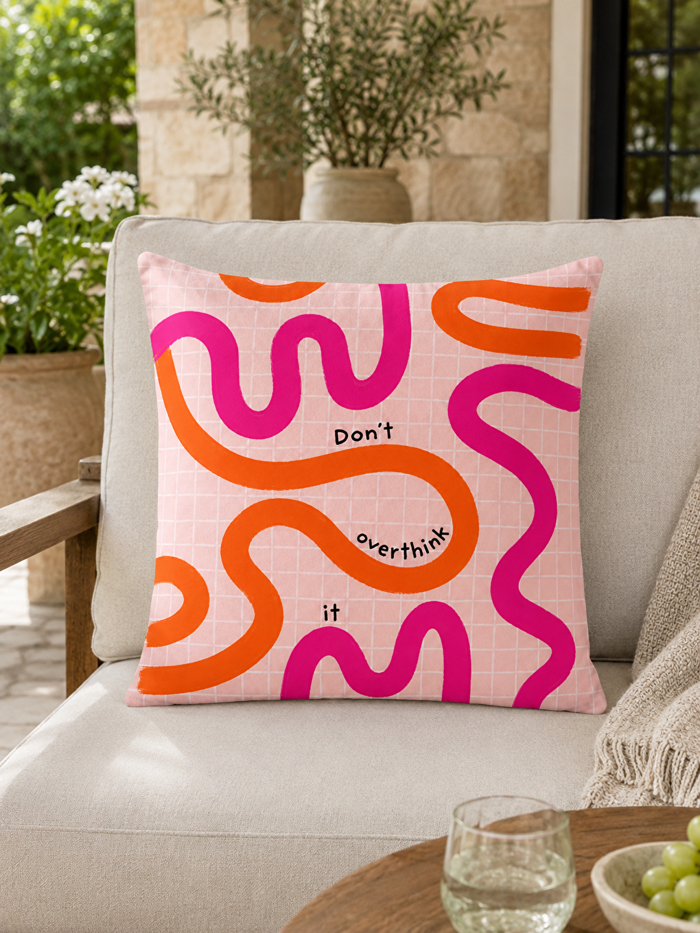 Pembe Turuncu Soyut Çizgili Yazılı Dekoratif Kırlent Kılıfı 43x43 Cm Modern Dekor-5