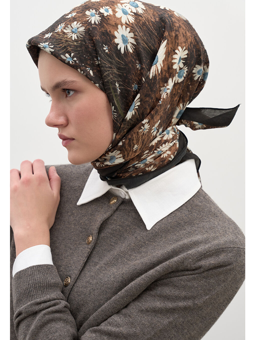 Kahverengi Tıny Daısy Desen Pamuklu Viskon Eşarp Kahve-3