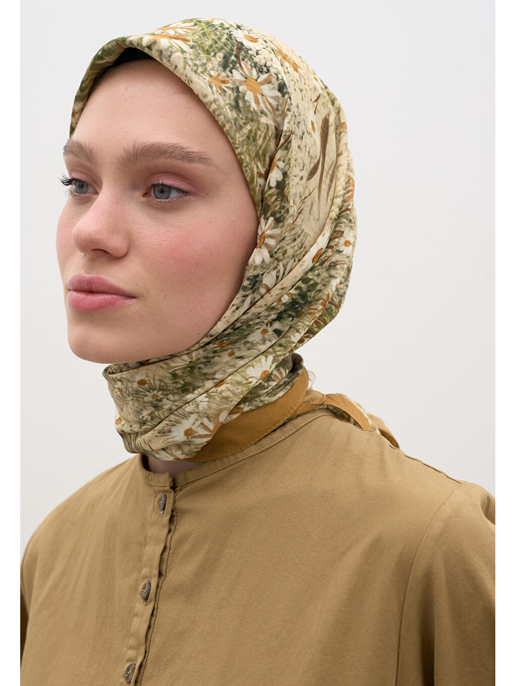 Kahverengi Tıny Daısy Desen Pamuklu Viskon Eşarp Toprak-1