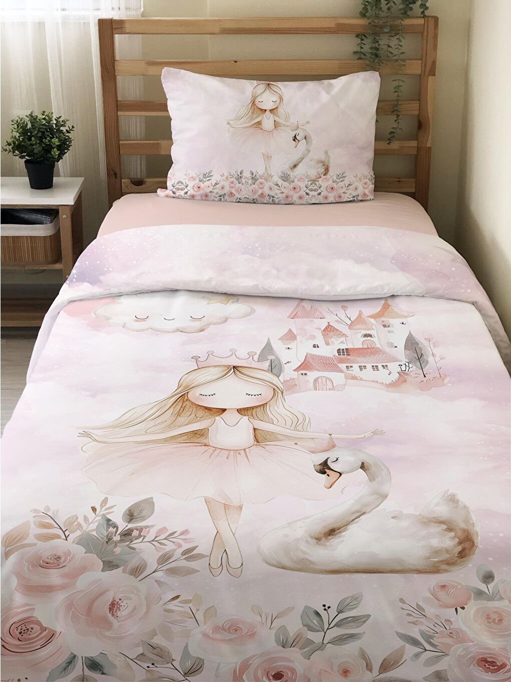 Karışık Masal Prensesi Kuğu Desenli Çarşafsız 2'li Takım Baskılı Tek Kişilik Nevresim Takımı 160x220 cm