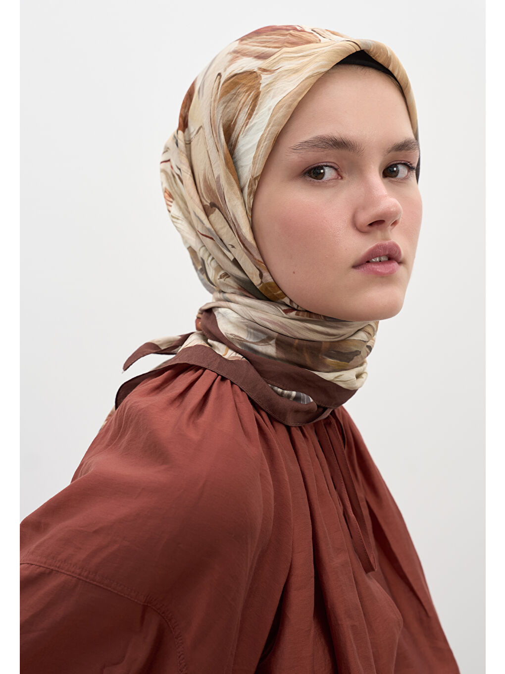 Kahverengi Vanılla Blossom Desen Pamuklu Viskon Eşarp Sıcak Kahve-3