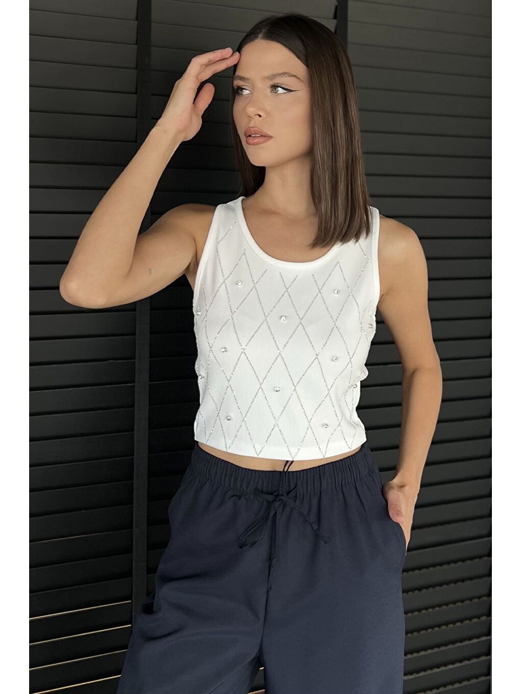 Ekru Taşlı Sıfır Kol Crop Top Bluz-1