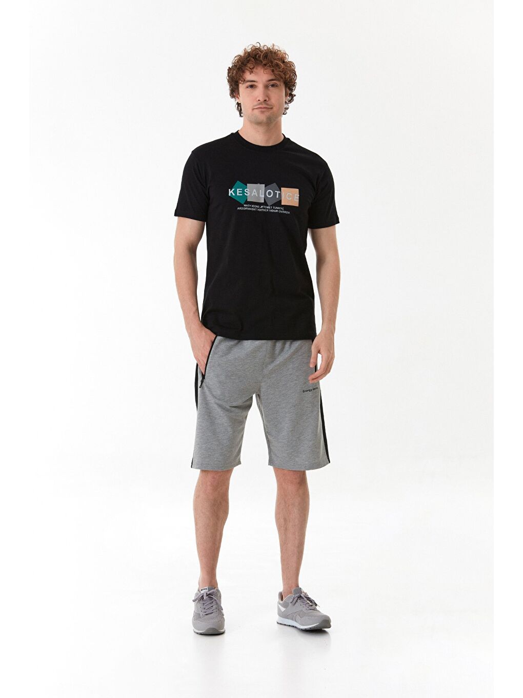 Gri Beli Lastikli Cebi Fermuarlı Şort