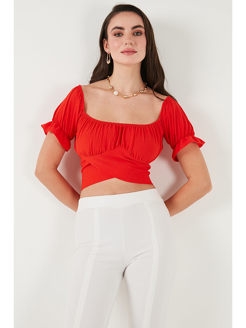 Kırmızı Regular Fit Madonna Yaka Bağlama Detaylı Crop Bluz 6527017-3