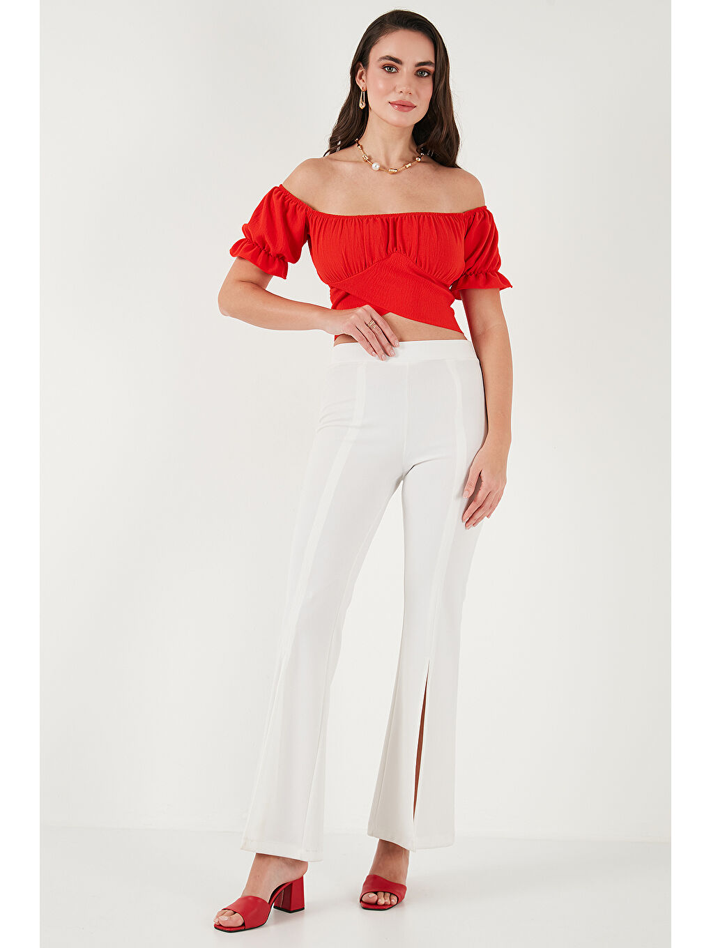 Kırmızı Regular Fit Madonna Yaka Bağlama Detaylı Crop Bluz 6527017-4