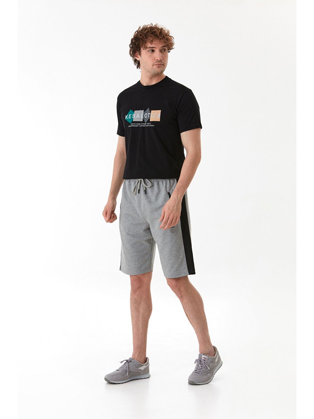 Gri Beli Lastikli Cebi Fermuarlı Şort-2