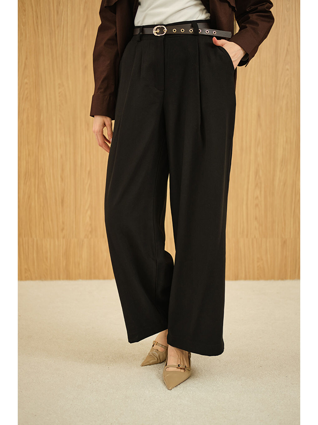 Kadın Pileli Kemerli Pantolon Siyah-1