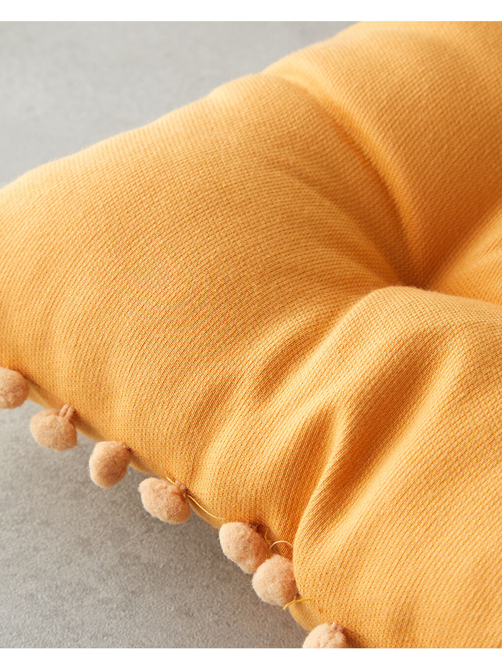 Kahverengi Puff Ponponlu Tekli Sandalye Minderi 40x40 cm Hardal-1