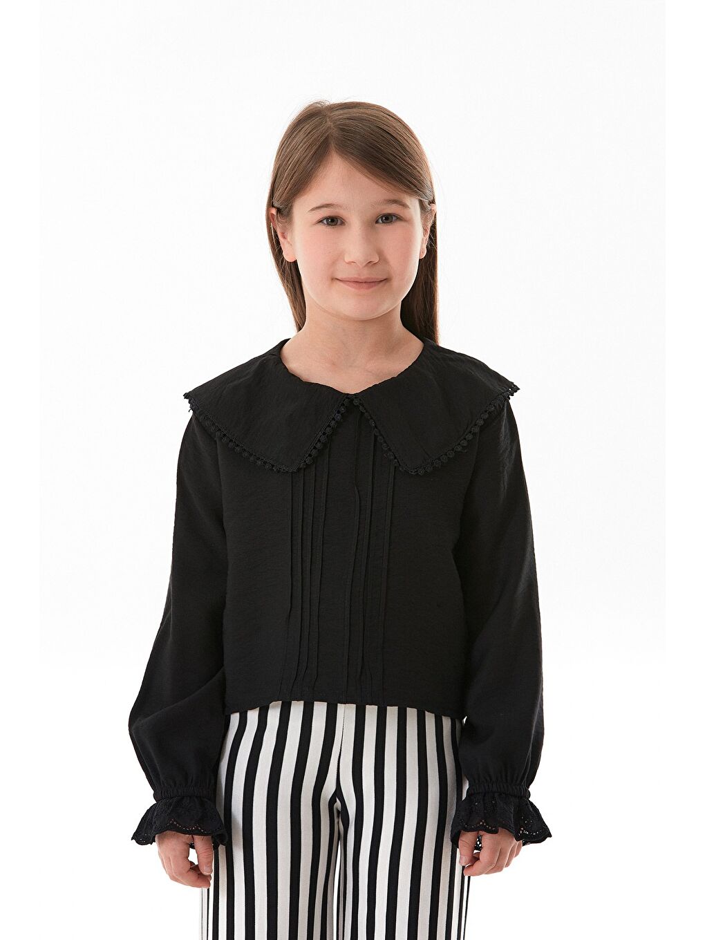 Siyah Kolu Dantel Detaylı Bebe Yaka Kız Çocuk Bluz