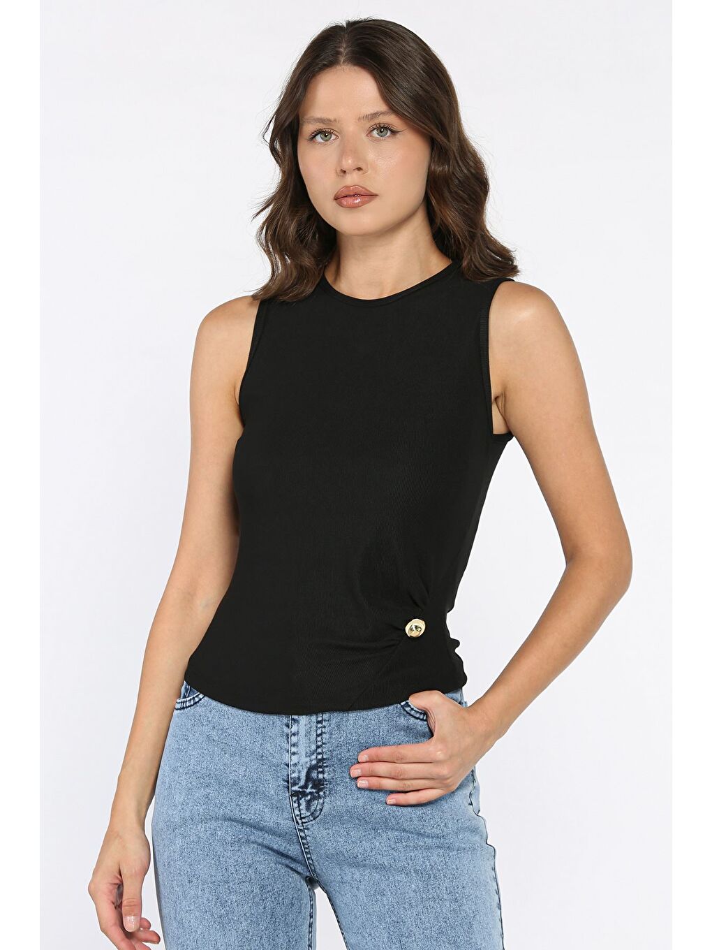 Siyah Yan Büzgülü Düğme Detaylı Sıfır Kol Bluz