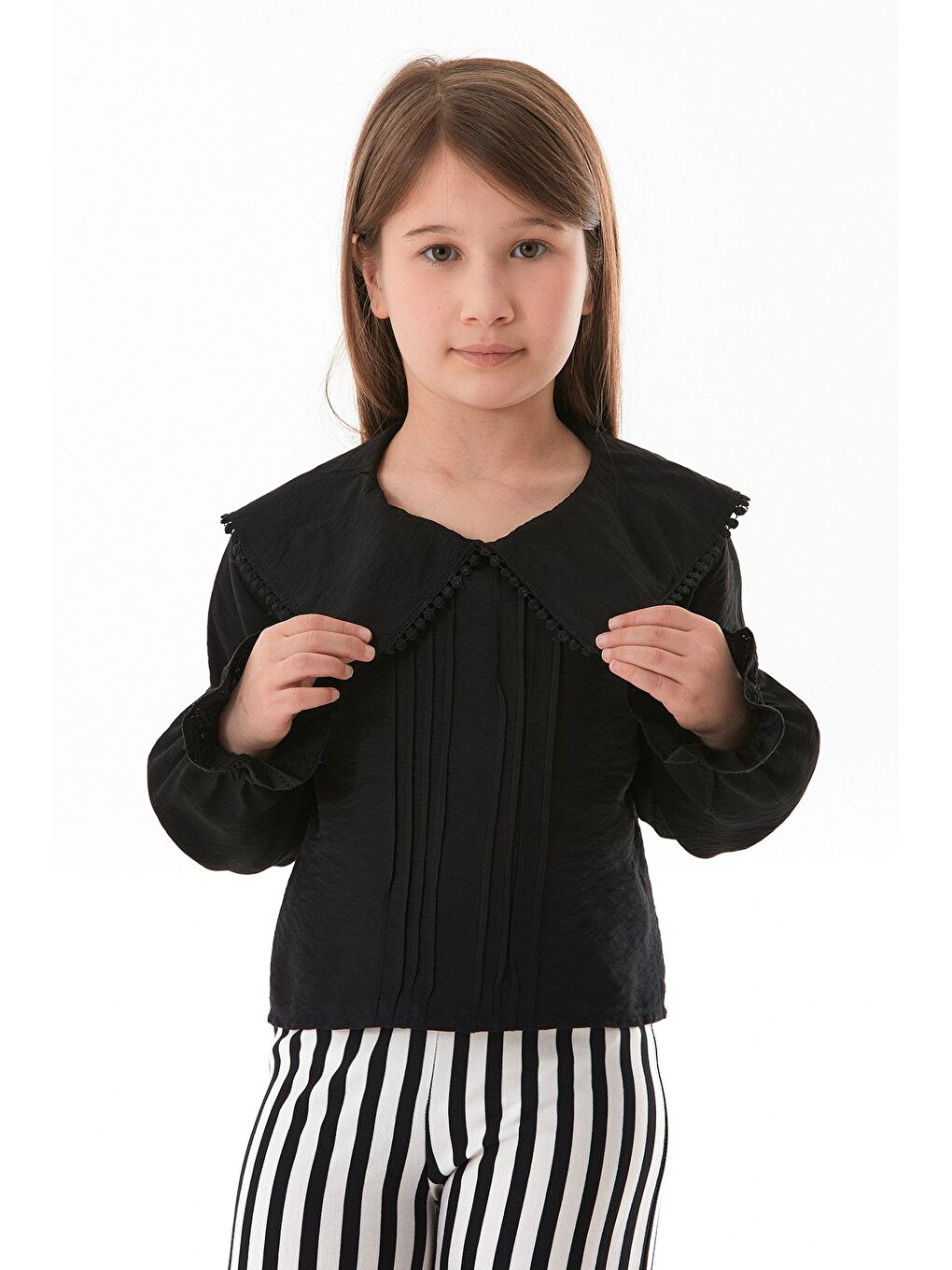 Siyah Kolu Dantel Detaylı Bebe Yaka Kız Çocuk Bluz-4