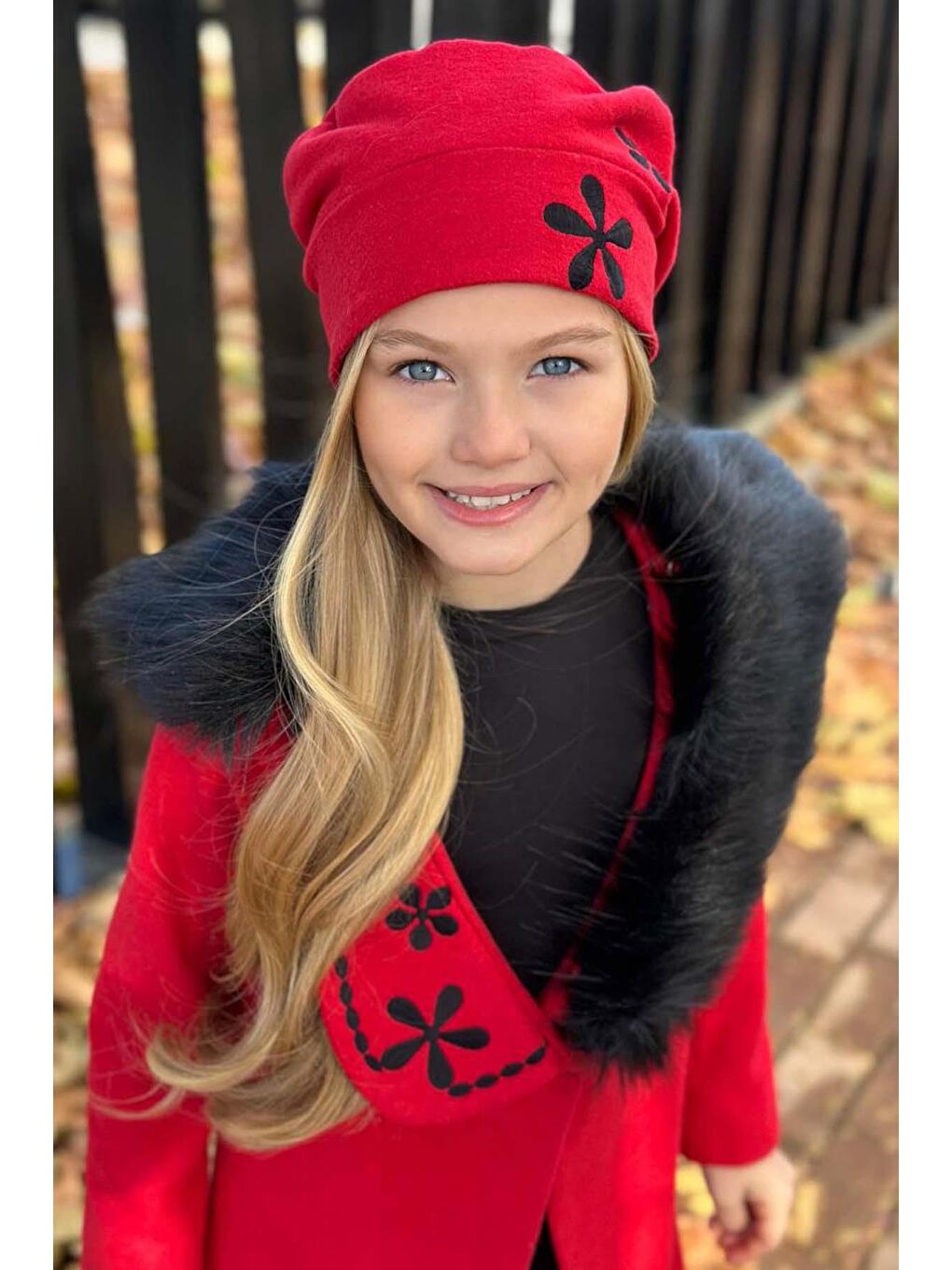 Kız Çocuk Yakası Kürk ve Yonca Detaylı Etekli Kırmızı Kaşe-2