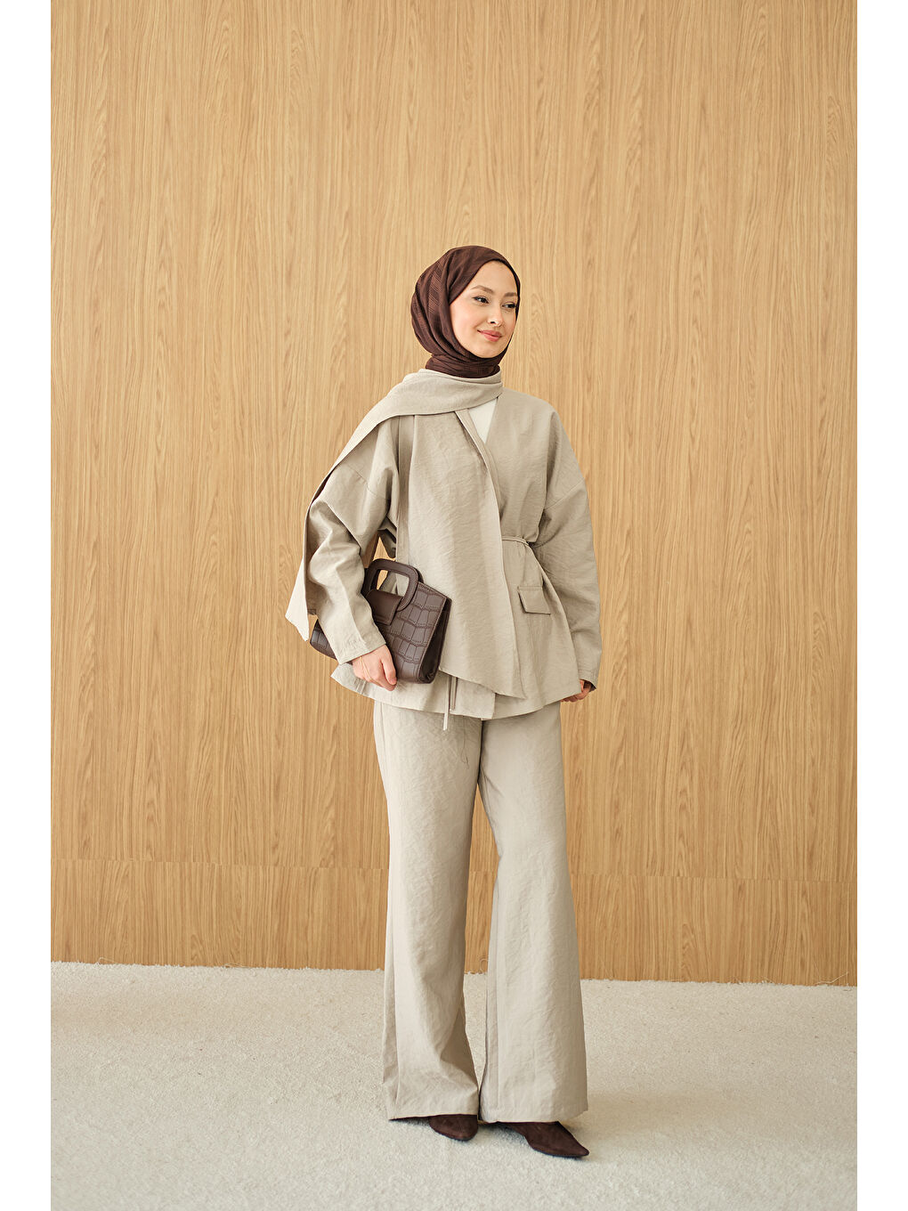 Ekru Kadın Gizli Düğme Detay V Yaka Takım Krem