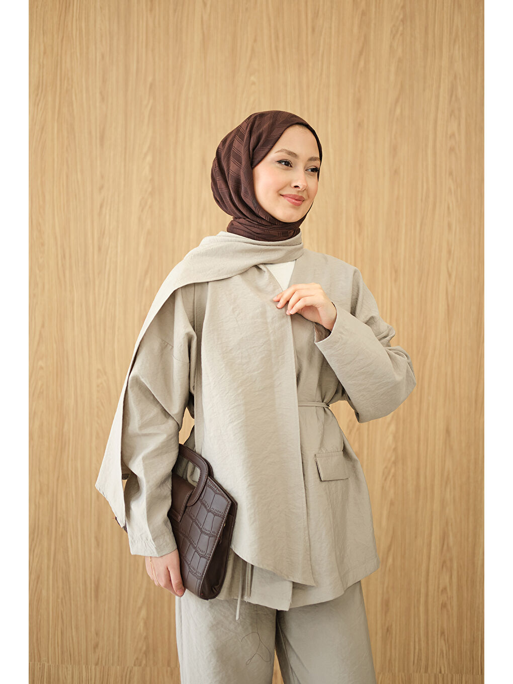 Ekru Kadın Gizli Düğme Detay V Yaka Takım Krem-4