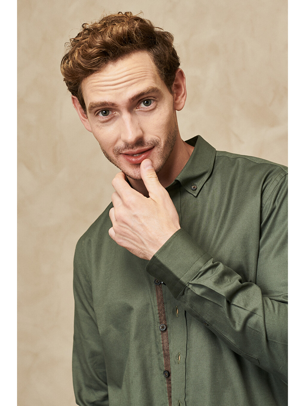 Erkek Haki Slim Fit Dar Kesim Düğmeli Yaka Gabardin Desenli Gömlek-2