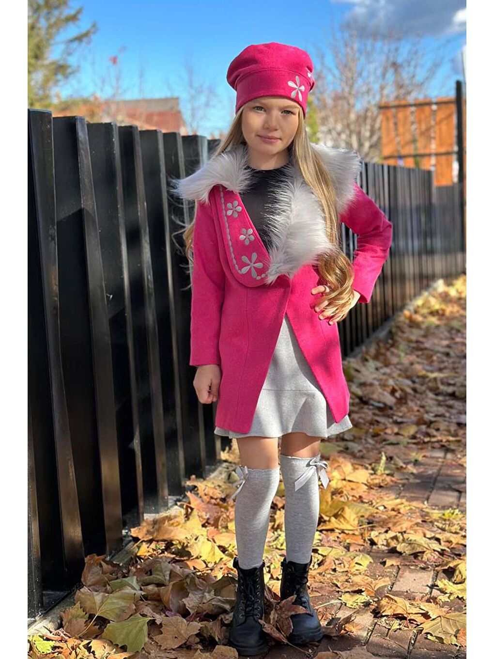 Kız Çocuk Yakası Kürk ve Yonca Detaylı Etekli Fuşya Kaşe