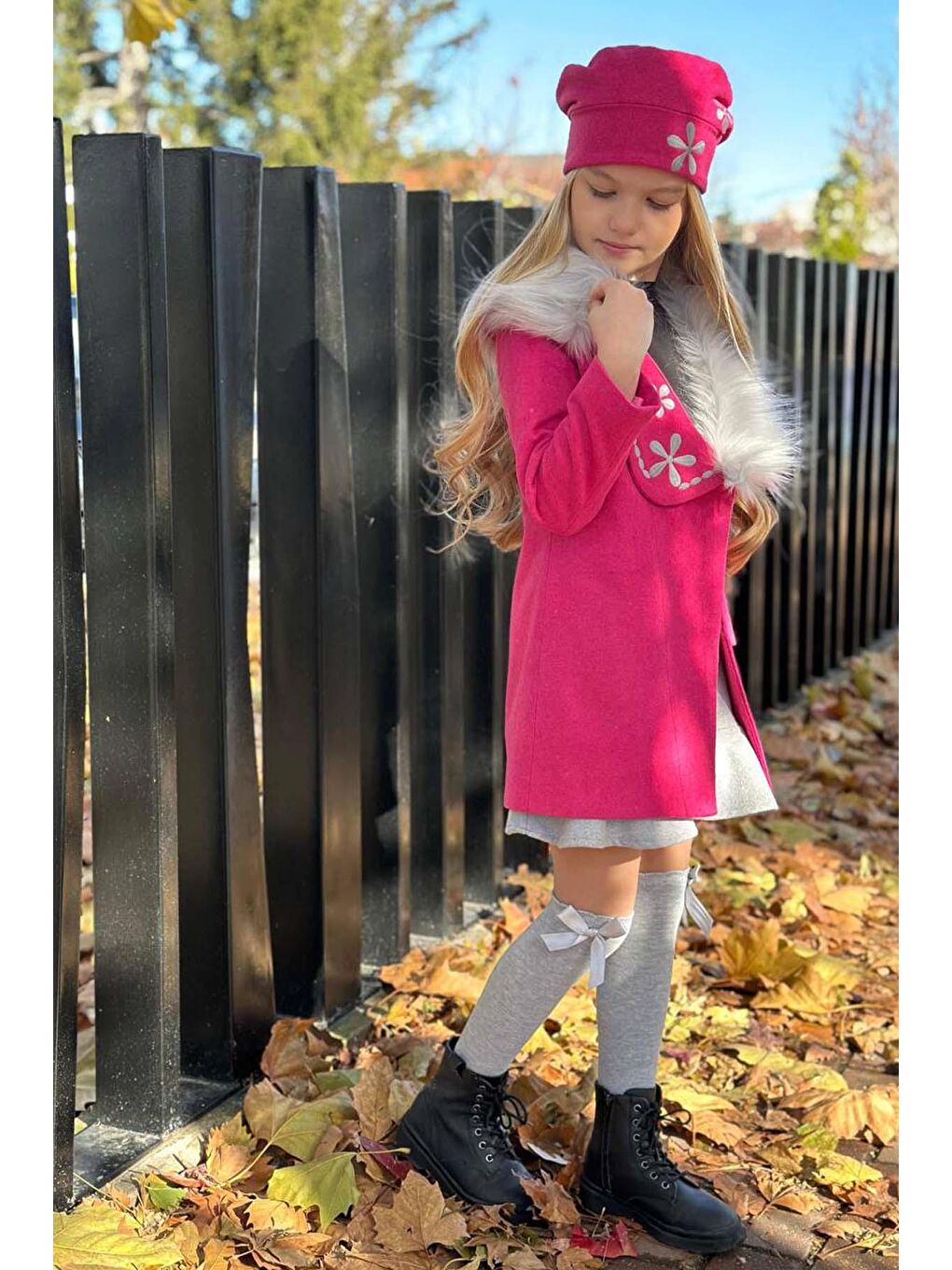 Kız Çocuk Yakası Kürk ve Yonca Detaylı Etekli Fuşya Kaşe-1